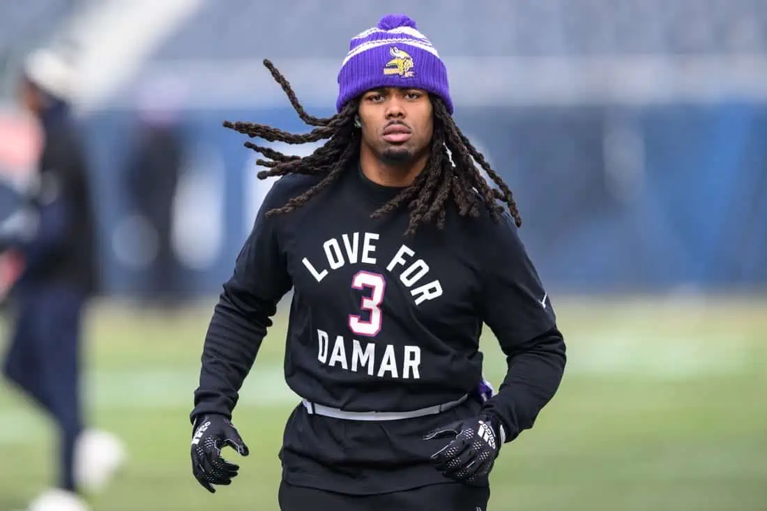 Vikings WR KJ Osborn Helps Rescue Man From Burning Car - SportsHub