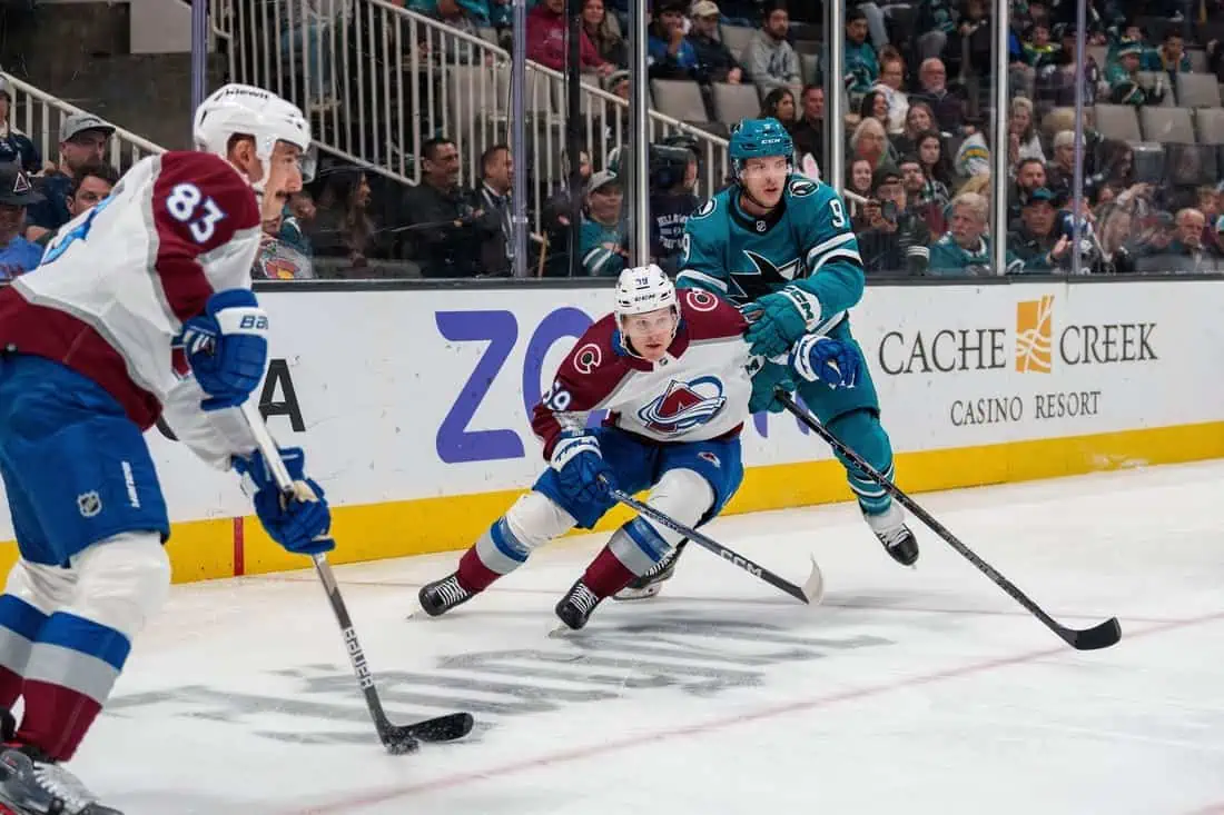 Mikko Rantanen's Hat Trick Helps Avs Stay Tied For 1st In Central ...