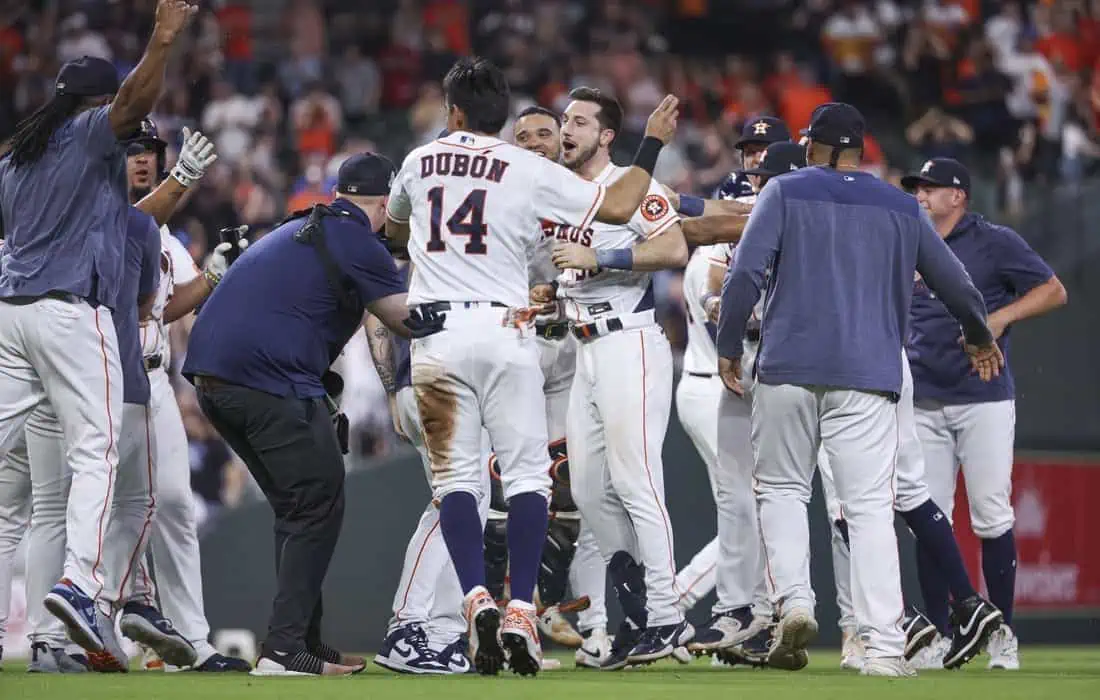 MLB roundup Astros score four in ninth, stun Cubs SportsHub