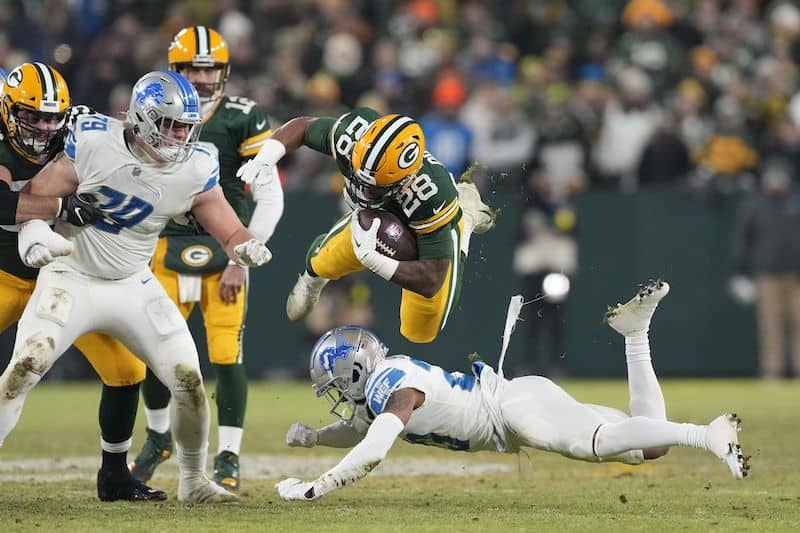 TNF Features NFC North Battle at Lambeau Field
