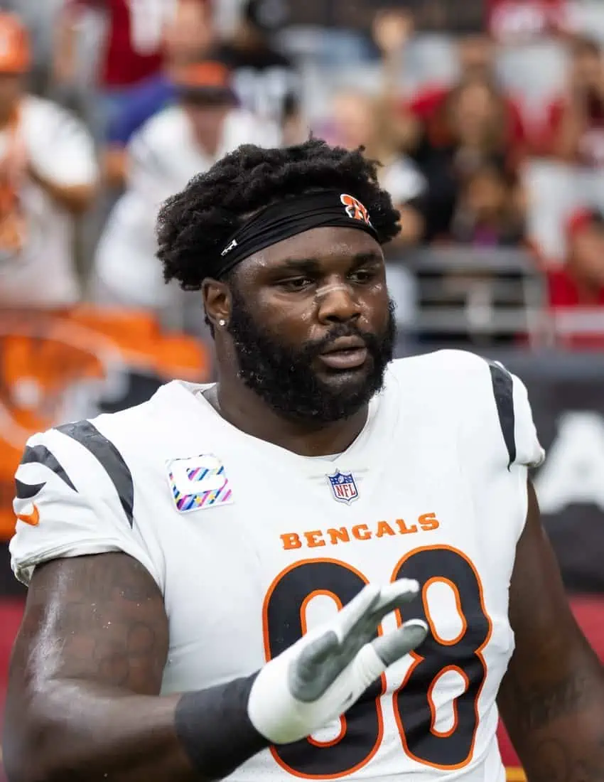 Bengals' DJ Reader, DJ Ivey Carted Off Field Vs. Vikings